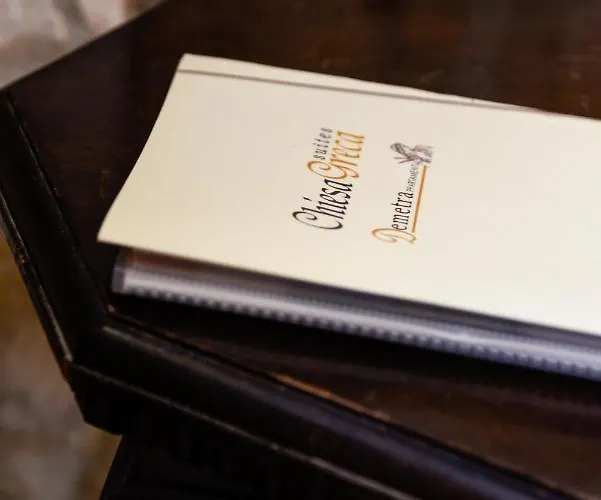 לינה וארוחת בוקר Demetra 4*