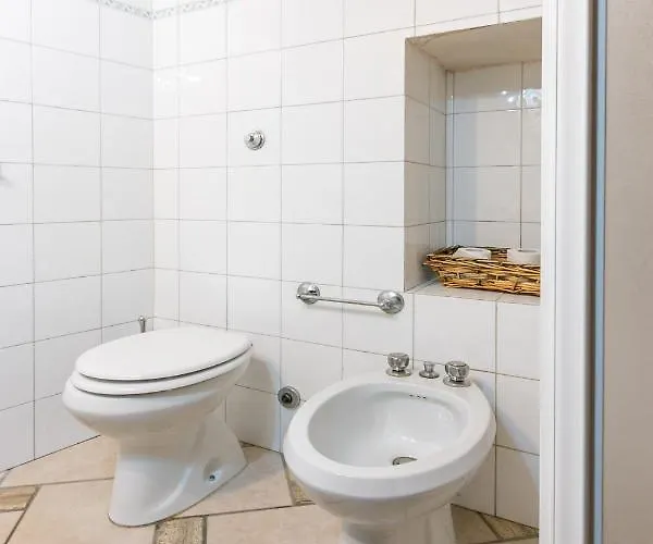 לינה וארוחת בוקר Demetra לצ'ה