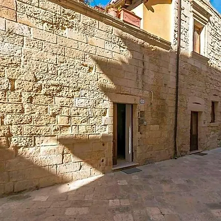 Demetra Bed and Breakfast Λέτσε