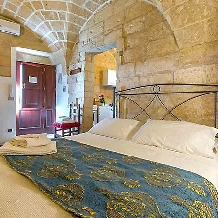 Demetra Bed and Breakfast Λέτσε